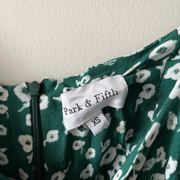 Park & Fifth 100% Rayon Green Floral Long Sleeve Slit Leg Dress - XS - Picture 2 of 8